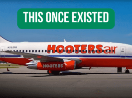 Hooters Air airplane